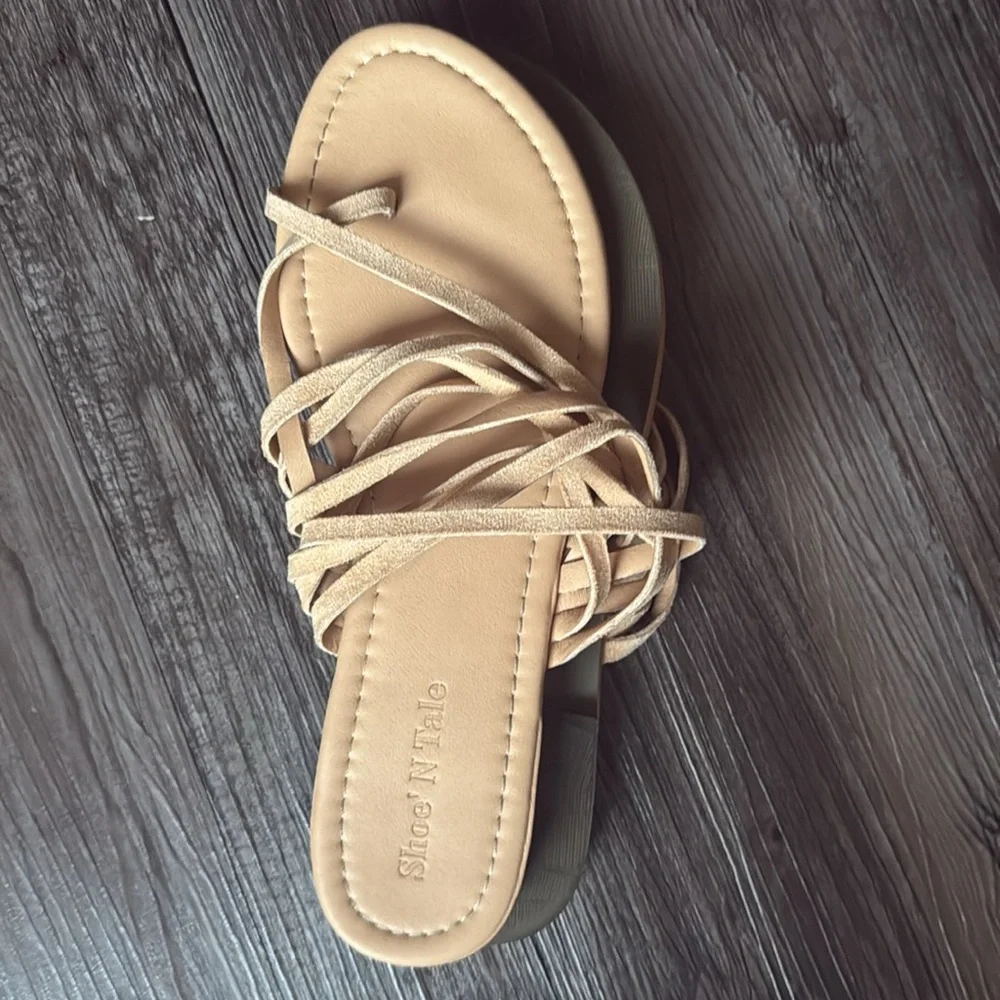 Shoe' N Tale Strappy Flat Sandal - Picture 2 of 6